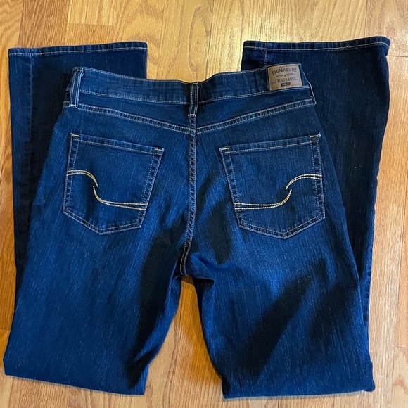 NWOT LEVI’S Signature Mid Rise Boot Cut blue Jean size 12M perfect condition - Picture 2 of 8